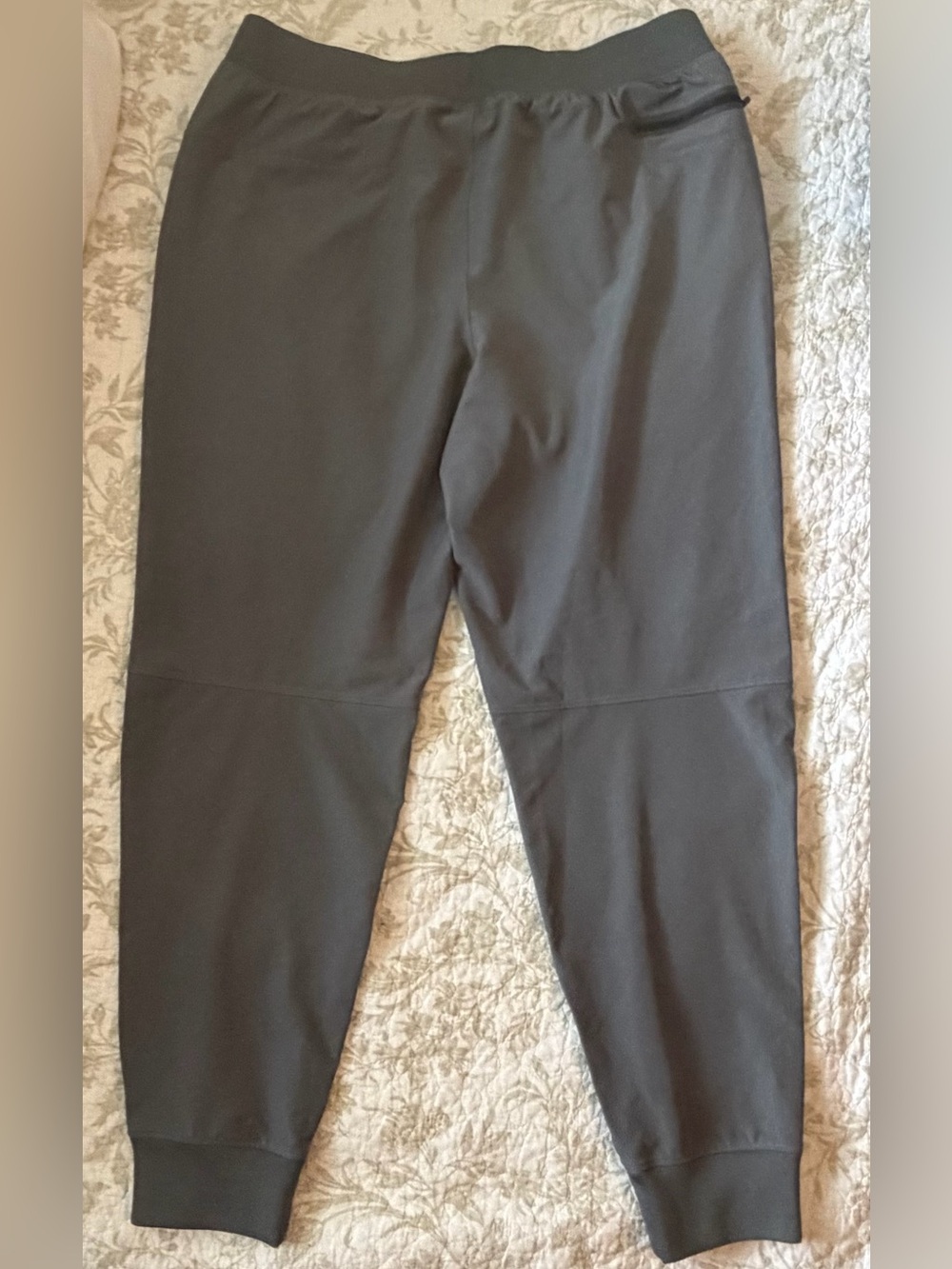 Under Armour Men’s Charcoal Performance Jogger Pants. NWOT - Picture 3 of 4